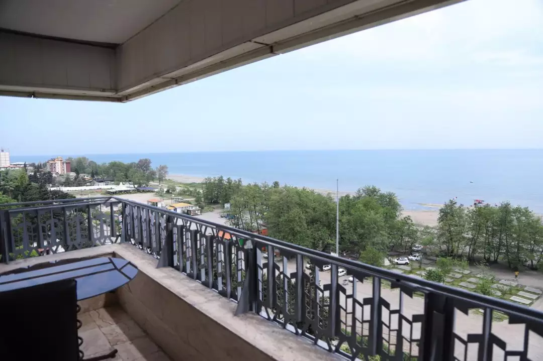 Alibaba https://cdn.alibaba.ir/ostorage/hotel-accommodation-images/67f23f2931ce2147606d2068_سه تخته دریا تراس دار (1).webp